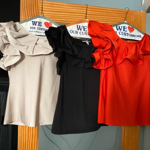 Black Layered Stretch Ruffle Blouse‼️🔥❤️🔥 - Picture 5 of 7